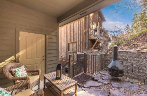 Ouray House | 1558 Hinkson Terrace