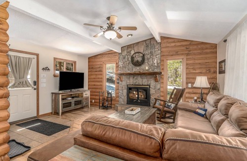 Estes Park Cabin | 156 m² Cabin ∙ 3 bedrooms ∙ 8 guests