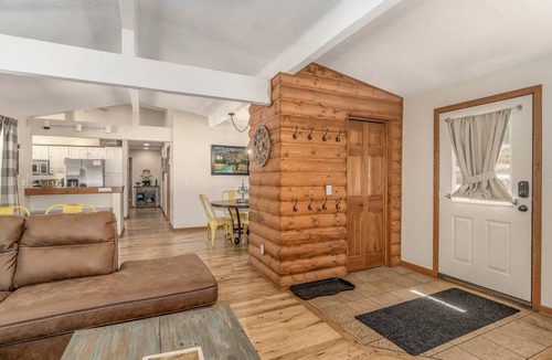Estes Park Cabin | 156 m² Cabin ∙ 3 bedrooms ∙ 8 guests