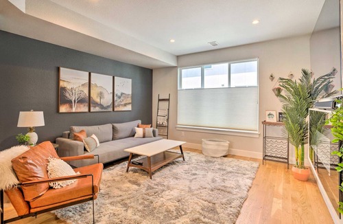 West Colfax Apartment | 157 m² Apartment ∙ 3 bedrooms ∙ 10 guests