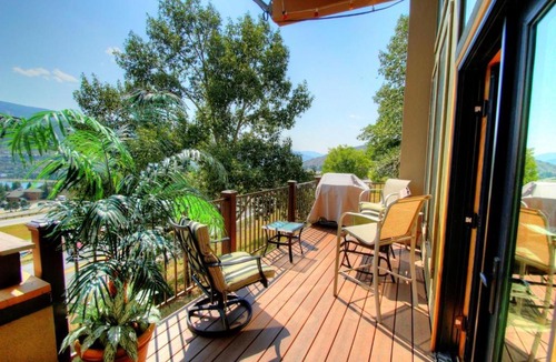 Mountain Star House | 16 Chambertin Townhomes Townhouse