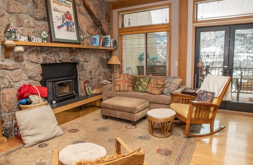 Mountain Star House | 16 Chambertin Townhomes Townhouse