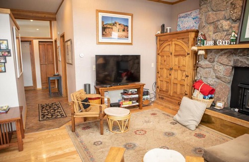 Mountain Star House | 16 Chambertin Townhomes Townhouse