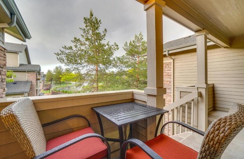 Aurora House | 16 Mi to DIA Townhome with Fireplace in Aurora