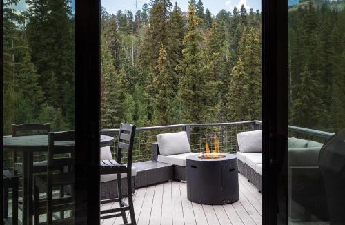 Columbine Lake House | 1601 Lake Purgatory Drive