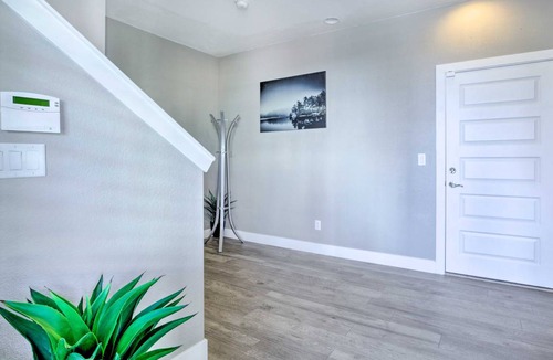 University Hills Apartment | 167 m² Apartment ∙ 3 bedrooms ∙ 6 guests