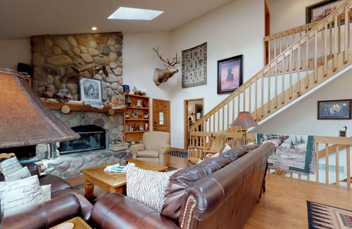 Aspen Brook Ski Chalet | 169 m² Chalet ∙ 4 bedrooms ∙ 8 guests