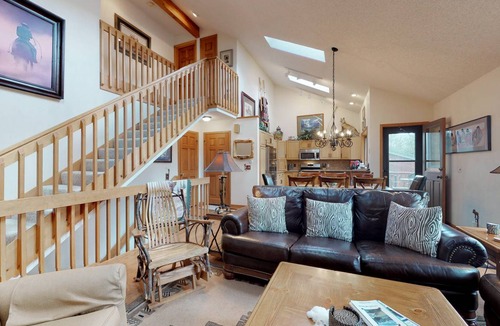 Aspen Brook Ski Chalet | 169 m² Chalet ∙ 4 bedrooms ∙ 8 guests