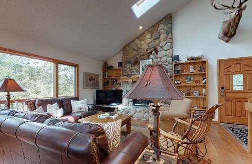 Aspen Brook Ski Chalet | 169 m² Chalet ∙ 4 bedrooms ∙ 8 guests