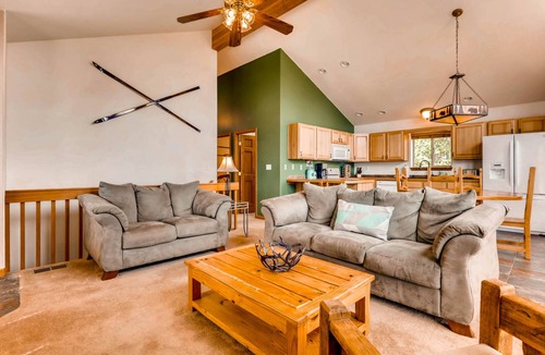 Valley of the Sun Cabin | 172 m² Cabin ∙ 3 bedrooms ∙ 8 guests