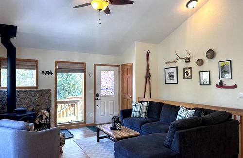 Valley of the Sun Cabin | 186 m² Cabin ∙ 3 bedrooms ∙ 8 guests