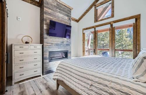 Lakeside Village House | 1890 The Seasons townhouse