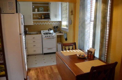 Central Colorado Springs Apartment | 1930's Style Apartment by Downtown
