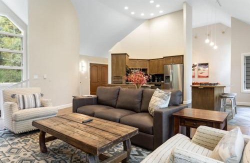 Highland Meadows House | 1935 Vermont Road A