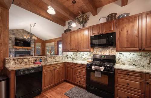 Grand Elk Ranch Cabin | 199 m² Cabin ∙ 3 bedrooms ∙ 8 guests