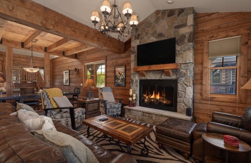 Grand Elk Ranch Cabin | 199 m² Cabin ∙ 3 bedrooms ∙ 8 guests