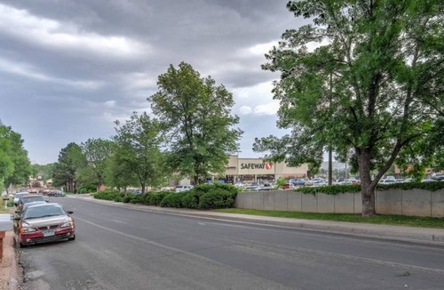 Broadmoor Apartment | 1BR 70's Inspired, Close To Broadmoor & Downtown