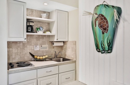 Indialantic By The Sea Condo | 1BR Oceanfront 3rd-Floor | Beach access | Pool