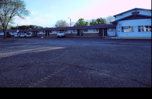 Sterling Hotel | 1st Interstate Inn
