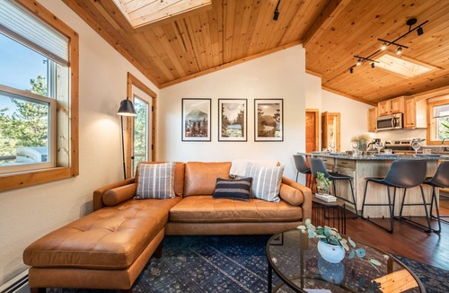 Florissant Cabin | 2.5 Acre Mountain Cabin Retreat w/Sauna + Firepit