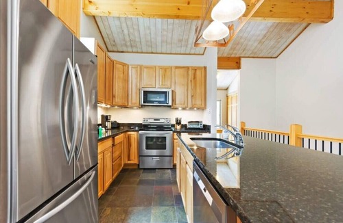Peak 9 Condo | 2 BDR Snodallion Condo - Columbine Pool & Hot Tub!