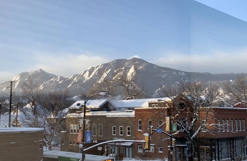 Whittier Apartment | 2-Bdrm 2-Bath Luxury Loft on Pearl St & 20th w/Flatirons Views