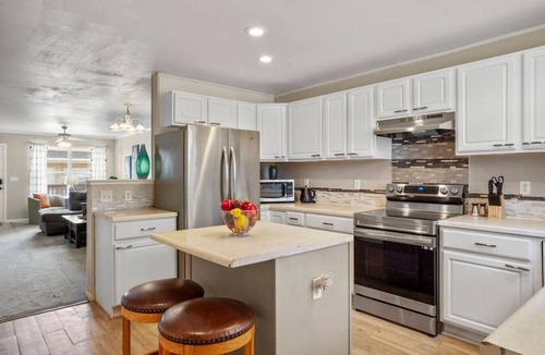 Pueblo House | 2 bed 2.5 bath close to shopping, restaurants and more
