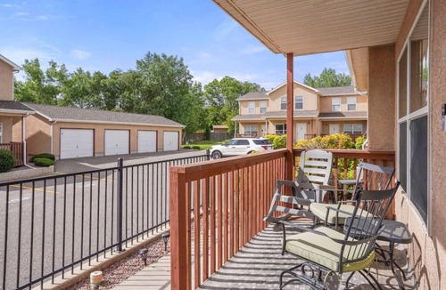 Pueblo House | 2 bed 2.5 bath close to shopping, restaurants and more