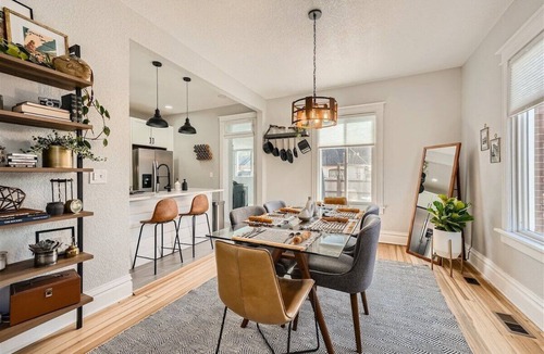 Washington Park West House | 2 Bed Sunny Retreat, Home Office, Backyard 30 Day