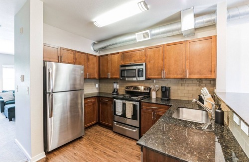 Wonderland Lake Apartment | 2 bedroom 2.5 Bath Apt w Gym, Garage, King Bed 207