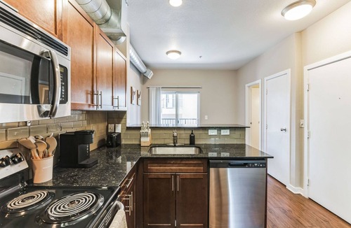 Wonderland Lake Apartment | 2 bedroom 2.5 Bath Apt w Gym, Garage, King Bed 207