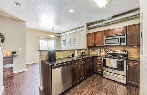 Wonderland Lake Apartment | 2 Bedroom 2.5 Bathroom Townhouse 202