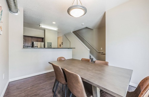 Wonderland Lake Apartment | 2 Bedroom 2.5 Bathroom Townhouse 202