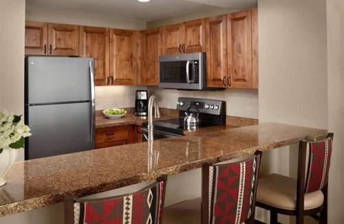 Highland Meadows Condo | 2-bedroom condo in lovely Vail with fitness room,Handball. Indoor Pool and Sauna