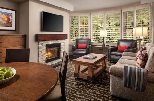 Highland Meadows Condo | 2-bedroom condo in lovely Vail with fitness room,Handball. Indoor Pool and Sauna