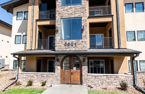 Mountain Shadows Apartment | 2 Bedroom Luxury Apartment #304 near Garden of the Gods