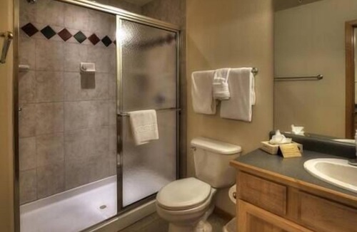 Four O'Clock Resort | 2 Bedroom Suite Grand Timber Lodge Resort & Spa