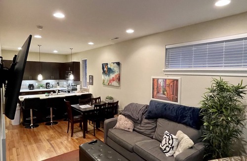 Jefferson Park House | 2 bedroom townhome w fire place & rooftop deck.