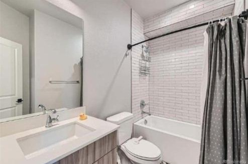 West Colfax Apartment | 2 bedroom townhome with rooftop patio & scenic views