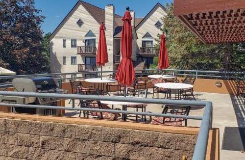 Englewood Apartment | 2 Blocks to Light Rail Denver Unit with Kitchenette