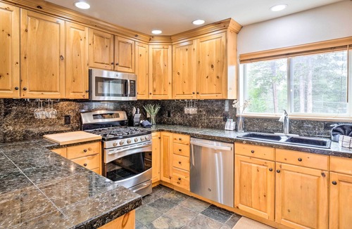 Leadville North House | 2 Mi to Dtwn: Leadville Haven w/2 Furnished Decks