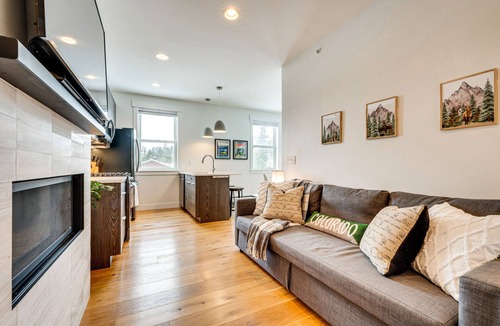 Grand Lake Condo | 2 Mi to RMNP: Mtn-View Grand Lake Loft!