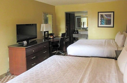 Fort Collins Hotel | 2-Star Hotel ∙ Clarion Inn Fort Collins
