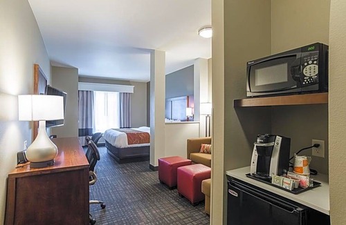 Loveland Hotel | 2-Star Hotel ∙ Comfort Suites Loveland