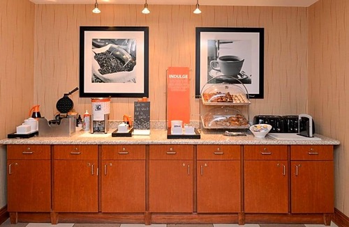 Union Square Hotel | 2-Star Hotel ∙ Hampton Inn Denver West Federal Center