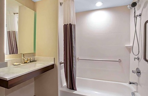 Aurora Hotel | 2-Star Hotel ∙ La Quinta by Wyndham Denver Aurora Medical