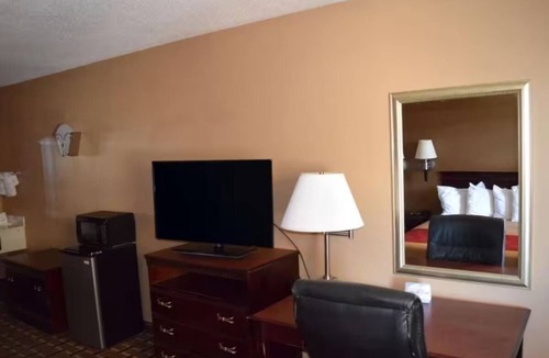 Richburg Hotel | 2 Value-Driven Rooms Near Pinetuck Golf Course