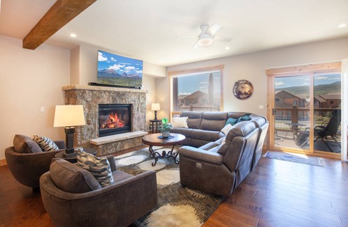 South Forty House | 211 m² House ∙ 3 bedrooms ∙ 8 guests