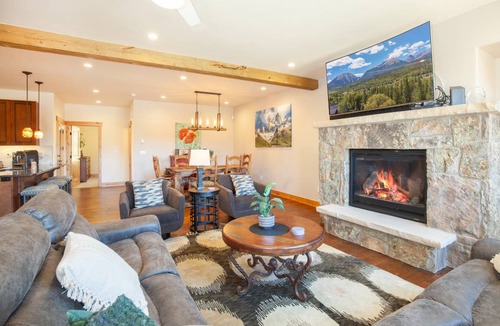 South Forty House | 211 m² House ∙ 3 bedrooms ∙ 8 guests