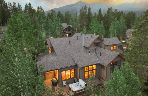 Peak 8 House | 217 m² House ∙ 4 bedrooms ∙ 9 guests